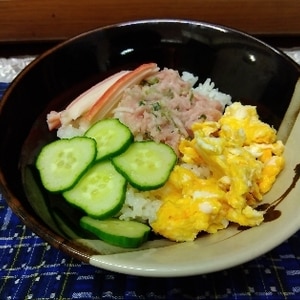 簡単♪カニマグロ玉子のプチ贅沢丼